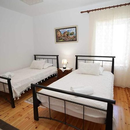 Eniguesthouse Gjirokaster Luaran gambar