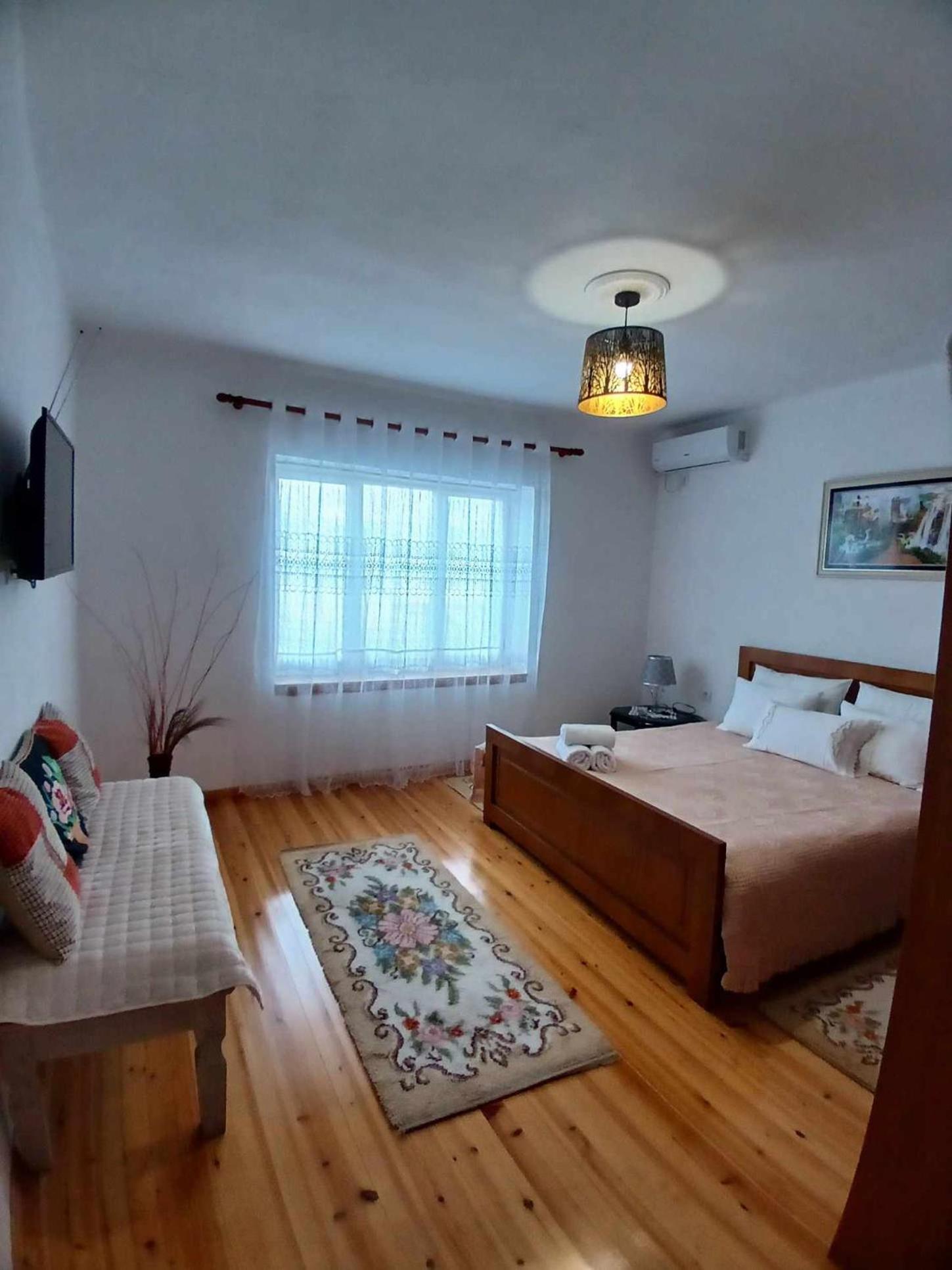Eniguesthouse Gjirokaster Luaran gambar