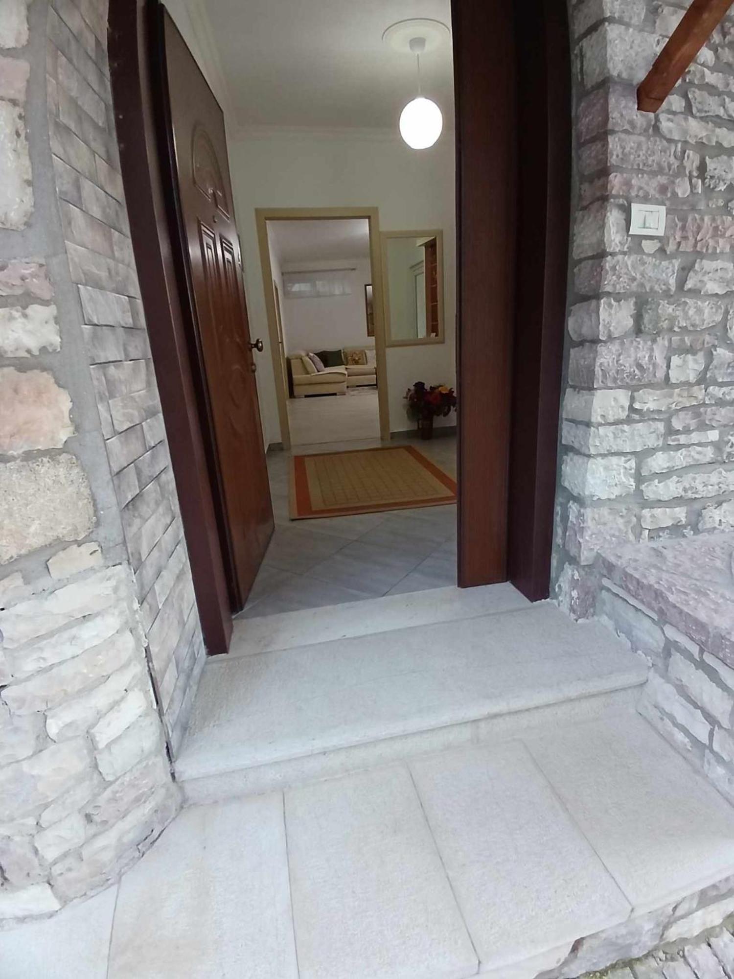 Eniguesthouse Gjirokaster Luaran gambar