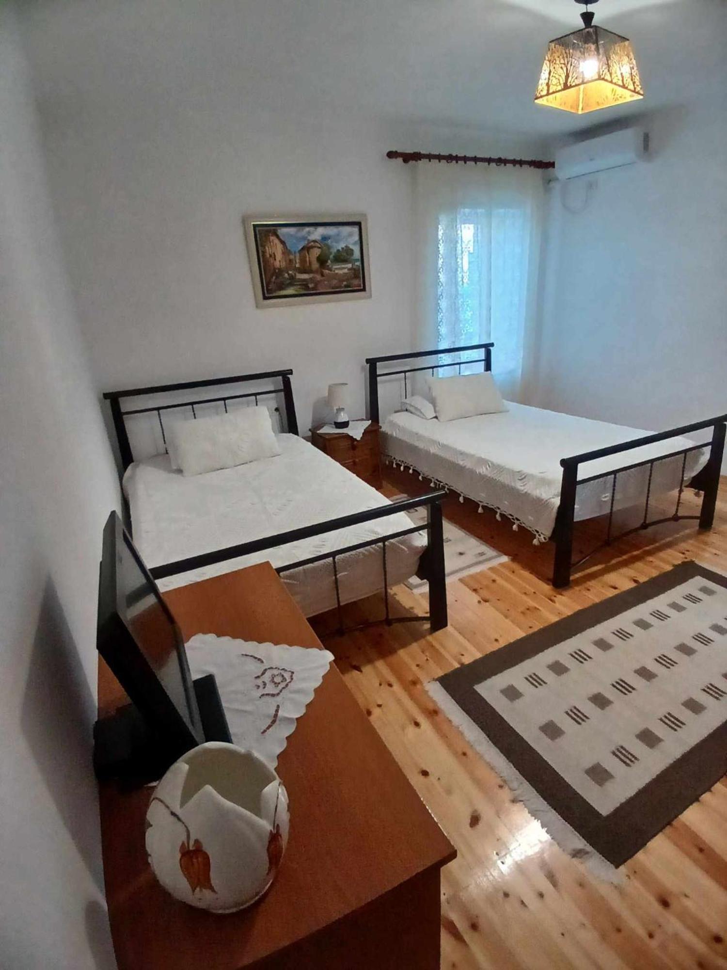 Eniguesthouse Gjirokaster Luaran gambar