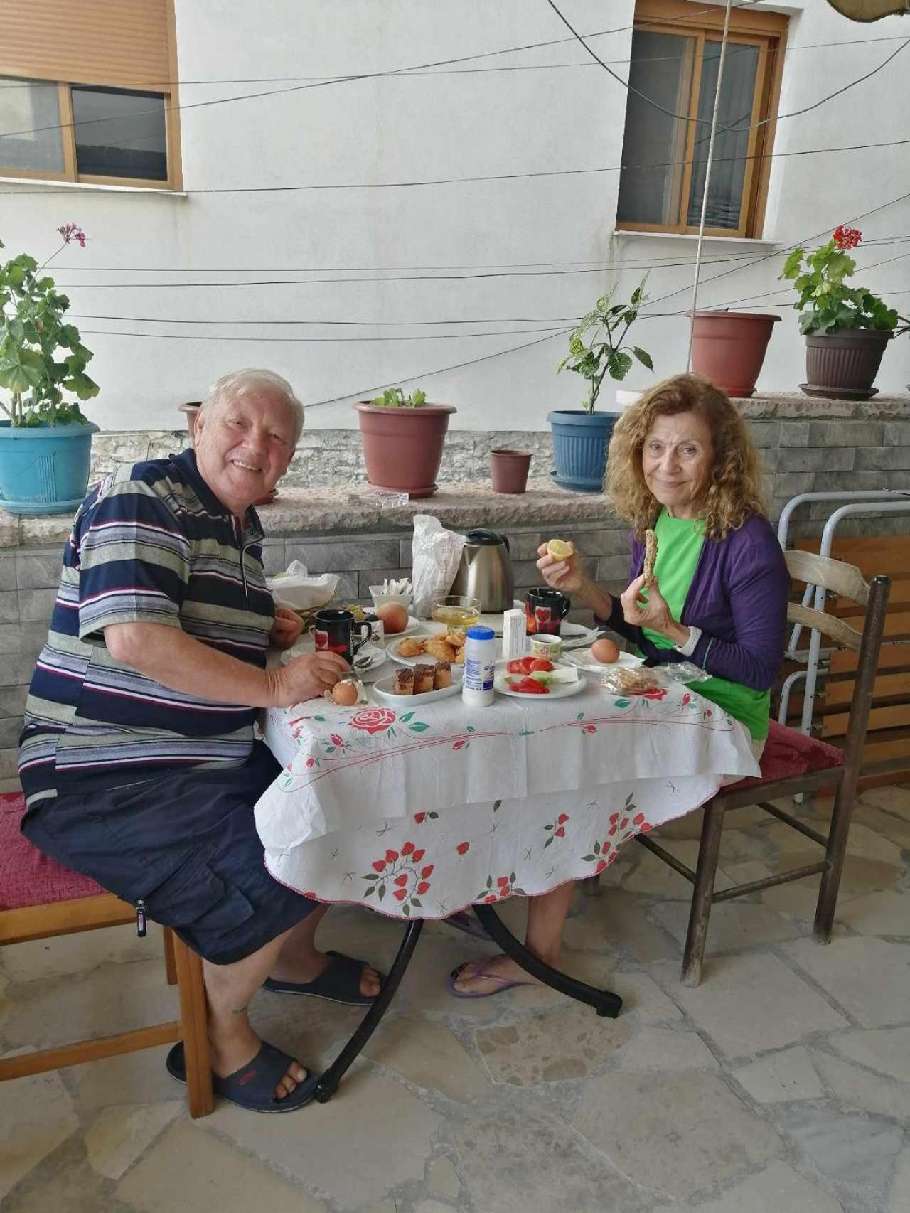 Eniguesthouse Gjirokaster Luaran gambar