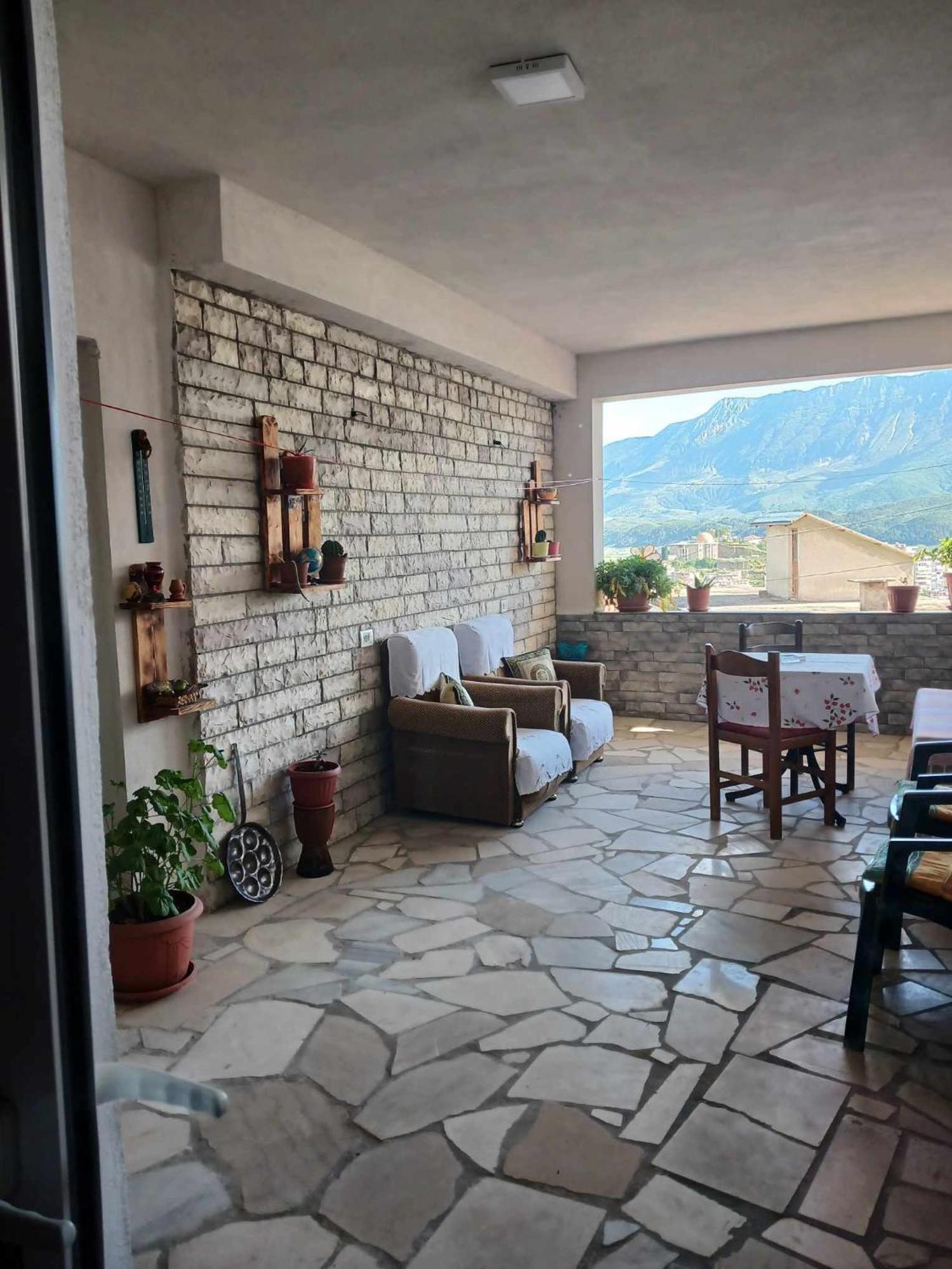 Eniguesthouse Gjirokaster Luaran gambar