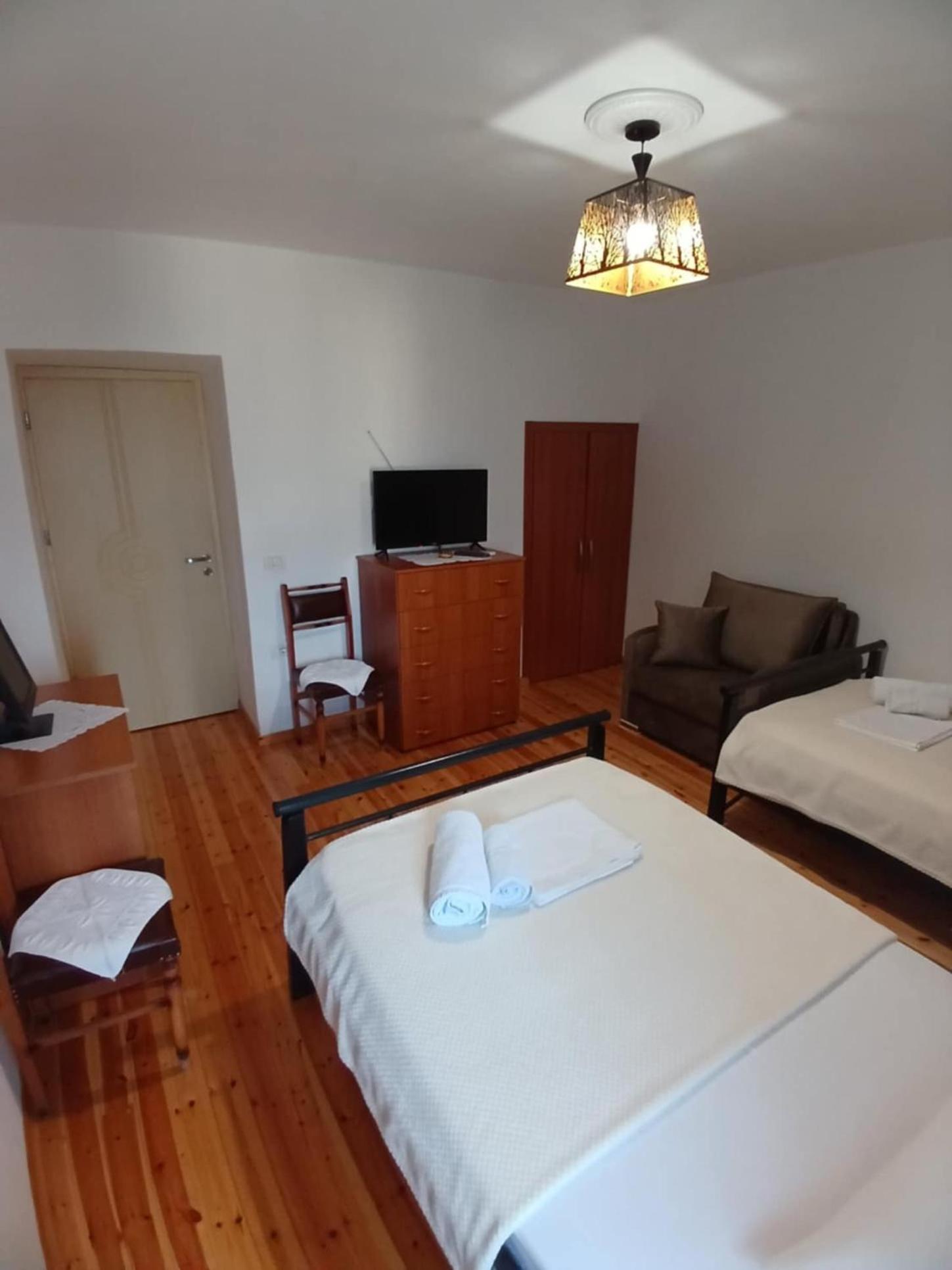 Eniguesthouse Gjirokaster Luaran gambar
