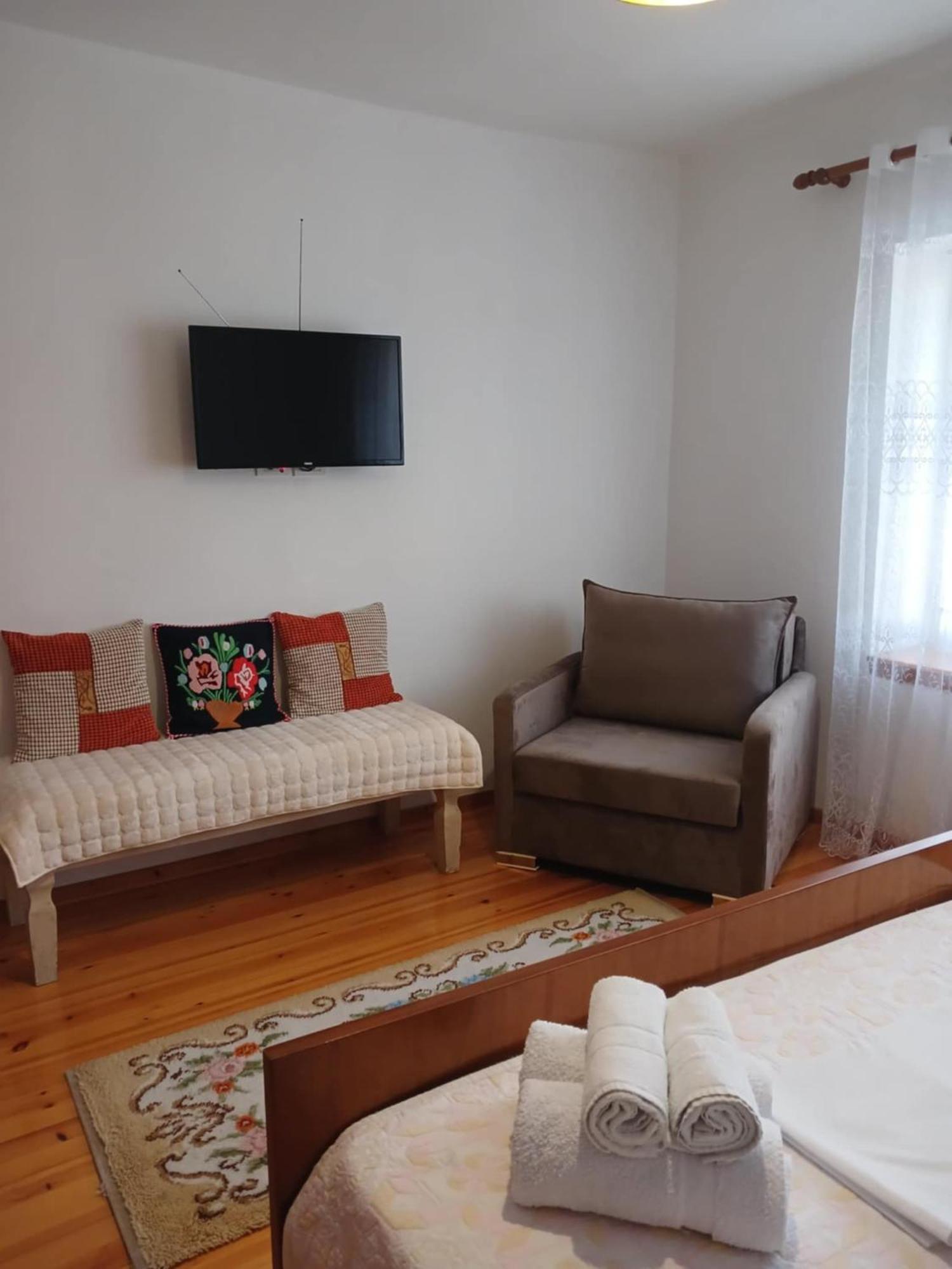 Eniguesthouse Gjirokaster Luaran gambar